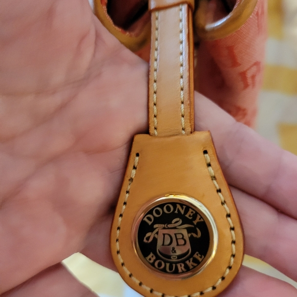 Dooney & Bourke Pink Tote Bag. This is a Vintage Bag. - Picture 5 of 10